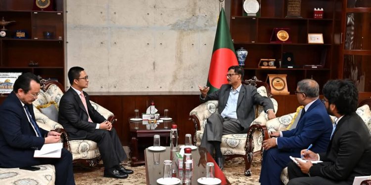 মালয়েশিয়ার হাইকমিশনার পররাষ্ট্র বিষয়ক উপদেষ্টার সঙ্গে সাক্ষাৎ করেন