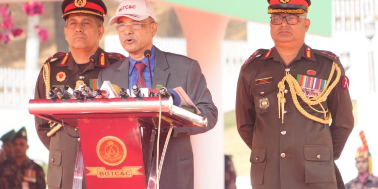 বিজিবি’র ১০২তম রিক্রুট ব্যাচের প্রশিক্ষণ সমাপনী কুচকাওয়াজ অনুষ্ঠিত