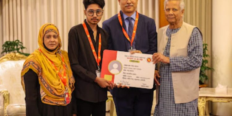 জুলাই গণঅভ্যুত্থানের যোদ্ধাদের জন্য হেলথকার্ড বিতরণ কার্যক্রমের উদ্বোধন