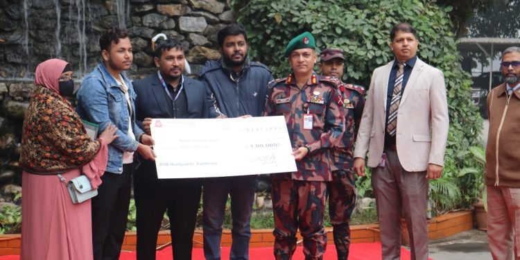 বৈষম্যবিরোধী আন্দোলনে আহত রাতুলকে আর্থিক সহায়তা দিলো বিজিবি