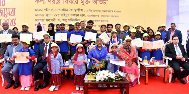 কোন ভেদাভেদ নয় সকলের সম্মিলিত প্রচেষ্টায় কল্যাণ রাষ্ট্র গঠনে প্রতিশ্রুত নতুন বাংলাদেশ বিনির্মাণে কাজ করতে চাই -উপদেষ্টা শারমীন এস মুরশিদ 