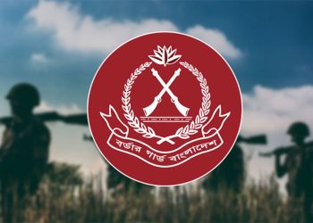 সাতক্ষীরা সীমান্ত থেকে ১০০ বোতল ফেসনিডিলসহ এক ভারতীয় নাগরিককে আটক করেছে বিজিবি