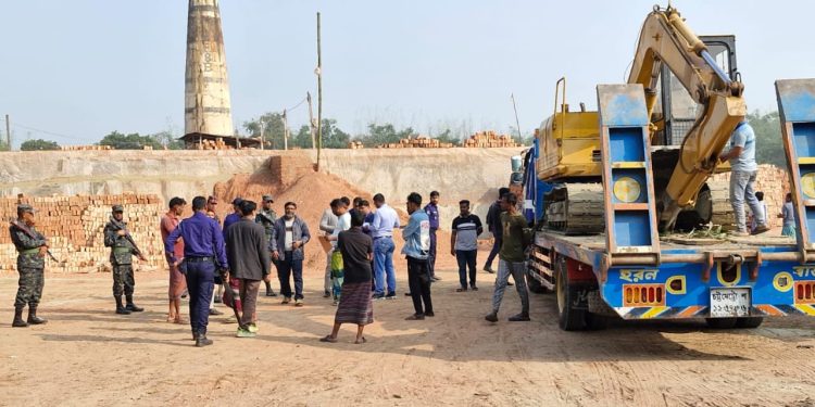 গাজীপুরে ৪ একর বনভূমি উদ্ধার, টাঙ্গাইলে ৭ ইটভাটা ভেঙ্গে কার্যক্রম বন্ধ করলো প্রশাসন