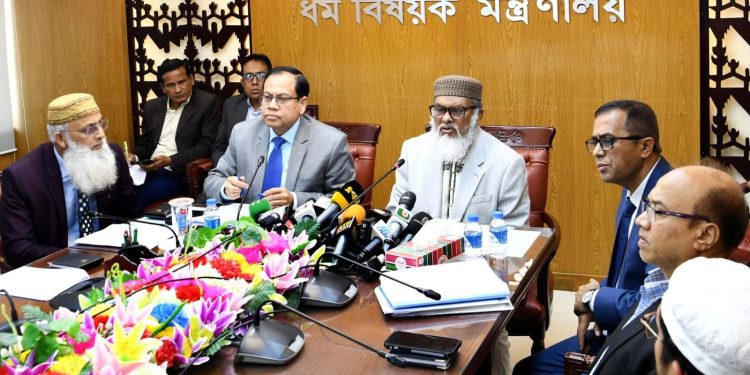 হজযাত্রীর সর্বনিম্ন কোটা নির্ধারণে ধর্ম  মন্ত্রণালয়ের ন্যূনতম কোন সংশ্লিষ্টতা নেই- প্রেস ব্রিফিংয়ে ধর্ম উপদেষ্টা