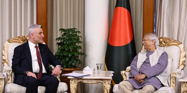 প্রধান উপদেষ্টা তুরস্ককে বাংলাদেশে শিল্প স্থানান্তরের আহ্বান জানিয়েছেন