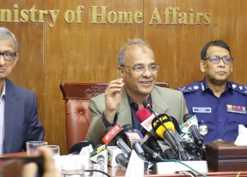 বিজিবির শক্ত অবস্থানের কারণে ভারত সীমান্তে বেড়া নির্মাণ বন্ধ রাখতে বাধ্য হয়েছে- স্বরাষ্ট্র উপদেষ্টা