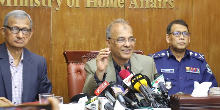 বিজিবির শক্ত অবস্থানের কারণে ভারত সীমান্তে বেড়া নির্মাণ বন্ধ রাখতে বাধ্য হয়েছে- স্বরাষ্ট্র উপদেষ্টা