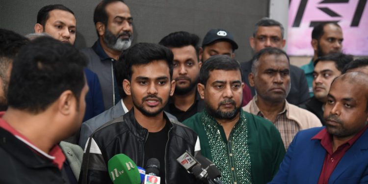 এলিফ্যান্ট রোডে ব্যবসায়ীকে কুপিয়ে জখম করার ঘটনায় দৃষ্টান্তমূলক শাস্তির হুঁশিয়ারি–উপদেষ্টা আসিফ মাহমুদ সজীব ভূঁইয়া