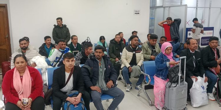 লেবানন থেকে ফেরত আরও ৪৭ আটকা পড়া বাংলাদেশি