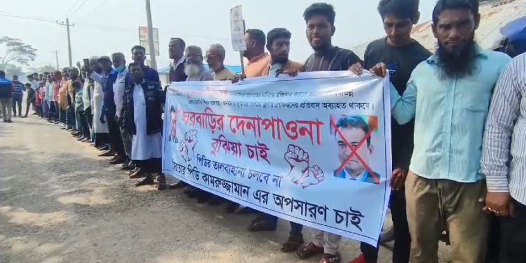 আশুগঞ্জ বিদ্যুৎ কেন্দ্রে প্রধান  উপদেষ্টার কার্যালয়ের প্রকল্প পরিচালকের গাড়ী বহর আটকে ক্ষতিগ্রস্তদের বিক্ষোভ