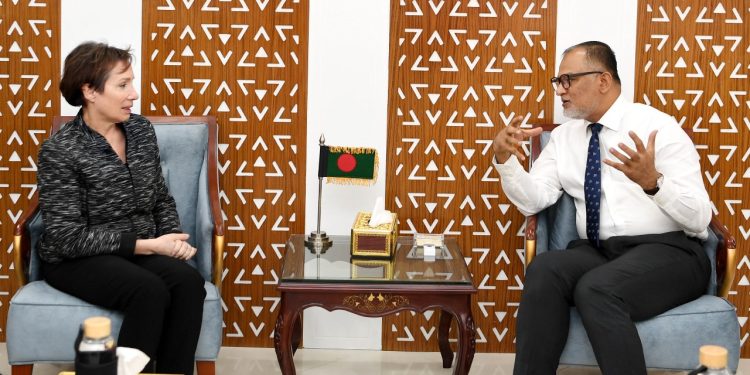 বাণিজ্য উপদেষ্টার সাথে যুক্তরাষ্ট্রের চার্জ দ্য অ্যাফেয়ার্স এর সৌজন্য সাক্ষাৎ