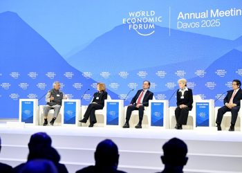 প্রধান উপদেষ্টা ডব্লিউইএফ-এ শীর্ষ বিশ্ব নেতাদের সাথে দেখা করেন, চুরি হওয়া বিলিয়ন ফিরিয়ে আনার জন্য সমর্থন চান