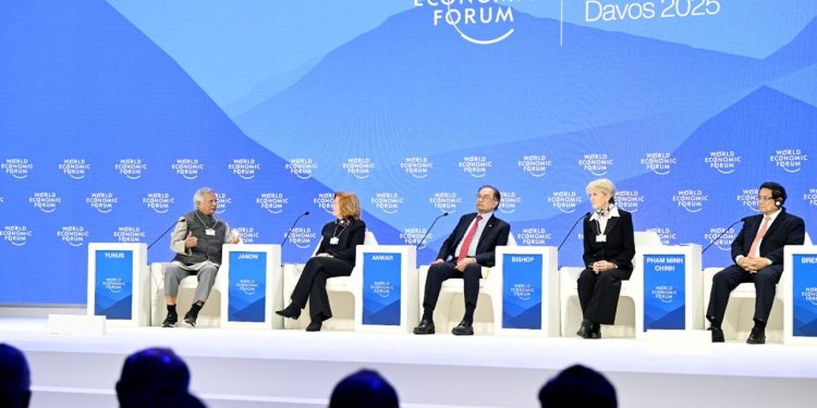 প্রধান উপদেষ্টা ডব্লিউইএফ-এ শীর্ষ বিশ্ব নেতাদের সাথে দেখা করেন, চুরি হওয়া বিলিয়ন ফিরিয়ে আনার জন্য সমর্থন চান