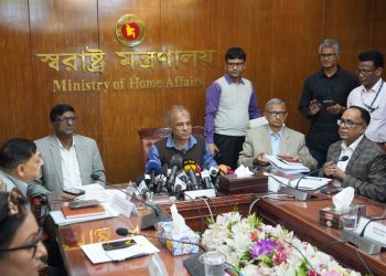 তিতুমীর কলেজের শিক্ষার্থীদের প্রতি স্বরাষ্ট্র উপদেষ্টার আহ্বান,জনদুর্ভোগ সৃষ্টি না করে ক্যাম্পাসে দাবি দাওয়া পেশ করুন