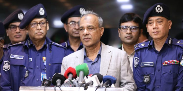 নদীমাতৃক দেশ হওয়ায় বাংলাদেশে নৌ-পুলিশের প্রয়োজনীয়তা অনেক বেশি- স্বরাষ্ট্র উপদেষ্টা