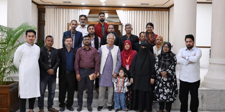 প্রধান উপদেষ্টার সঙ্গে জুলাই শহিদ পরিবারের সাক্ষাৎ