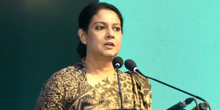 বাংলাদেশের শিল্পখাতকে নবায়নযোগ্য জ্বালানির দিকে স্থানান্তরের আহ্বান জানালেন পরিবেশ উপদেষ্টা সৈয়দা রিজওয়ানা হাসান