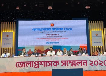 নাগরিকদের ডিজিটাল পদ্ধতিতে সেবা প্রদানে জেলাপ্রশাসকদের কাজ করতে হবে : উপদেষ্টা নাহিদ ইসলাম