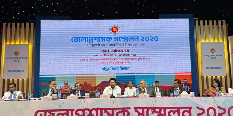 নাগরিকদের ডিজিটাল পদ্ধতিতে সেবা প্রদানে জেলাপ্রশাসকদের কাজ করতে হবে : উপদেষ্টা নাহিদ ইসলাম