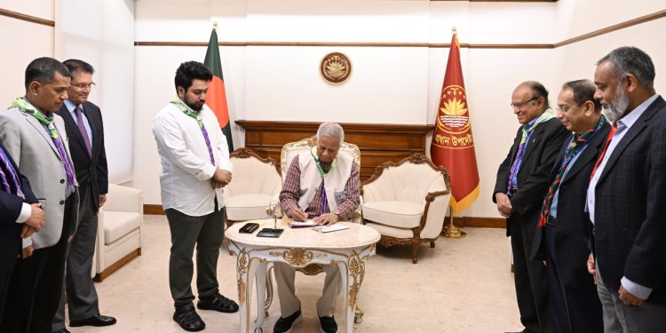 মাতৃভাষা দিবস উপলক্ষে স্মারক ডাকটিকিট অবমুক্ত করলেন প্রধান উপদেষ্টা