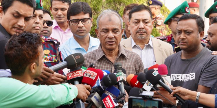 আইনশৃঙ্খলা বাহিনীর সদস্যদের গাফিলতি পেলে ব্যবস্থা- স্বরাষ্ট্র উপদেষ্টা