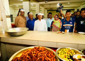 রমজানে জিনিসপত্রের দাম না বাড়ানোর জন্য ব্যবসায়ীদের প্রতি স্বরাষ্ট্র উপদেষ্টার অনুরোধ