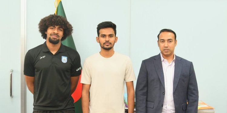 দেশের স্বার্থেই যোগ্য খেলোয়াড়দের বঞ্চিত করার কোন সুযোগ নেই। স্বজনপ্রীতি বা সিন্ডিকেটের প্রমান মিললে ব্যবস্থা নেবে সরকার-ক্রীড়া উপদেষ্টা