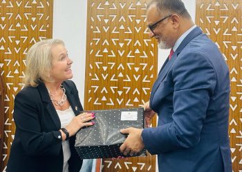 বাণিজ্য উপদেষ্টার সাথে বাংলাদেশে নিযুক্ত যুক্তরাজ্যের বাণিজ্যদূতের বৈঠক