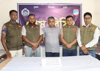 যশোর ডিবি’র জালে ৪১ মামলার(২৫মামলায় সাজা) গ্রেফতারী পরোয়ানাভুক্ত পলাতক আসামি দেলোয়ার গ্রেফতার