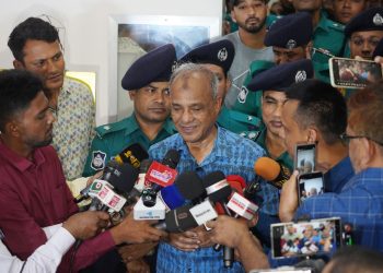 পুলিশের থাকা খাওয়ার মানোন্নয়নে পদক্ষেপ নেয়া হচ্ছে- স্বরাষ্ট্র উপদেষ্টা