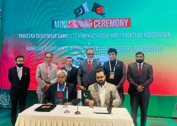 কাঙ্খিত বাণিজ্য লক্ষ্য অর্জনে ব্যবসায়ীদের এগিয়ে আসতে হবে : বাণিজ্য উপদেষ্টা