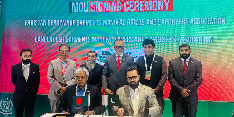 কাঙ্খিত বাণিজ্য লক্ষ্য অর্জনে ব্যবসায়ীদের এগিয়ে আসতে হবে : বাণিজ্য উপদেষ্টা