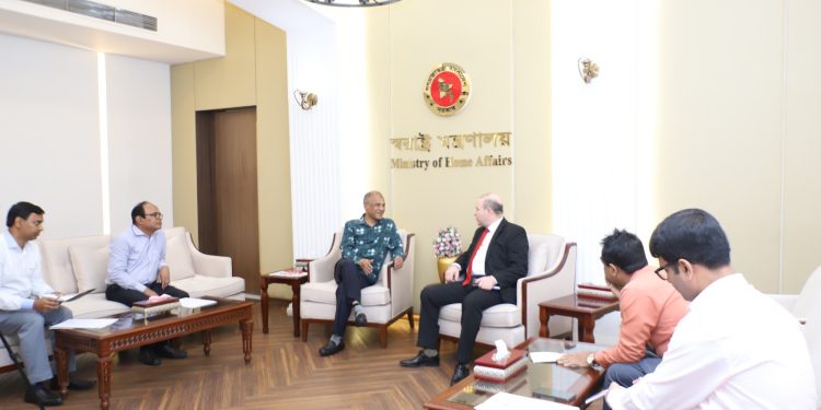 আলজেরিয়ার সঙ্গে দ্রুত পারস্পরিক ভিসা অব্যাহতি চুক্তি করা হবে- স্বরাষ্ট্র উপদেষ্টা