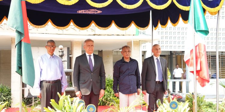 বাংলাদেশ থেকে বৈধ পথে আরও কর্মী নিতে আগ্রহী ইতালি- স্বরাষ্ট্র উপদেষ্টা