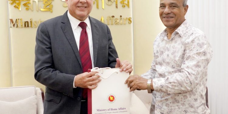 মিশরের সঙ্গে দ্রুত পারস্পরিক ভিসা অব্যাহতি চুক্তি করা হবে- স্বরাষ্ট্র উপদেষ্টা