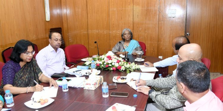 ঈদ পরবর্তী পুনর্মিলনী সমাজকল্যাণ এবং মহিলা ও শিশু বিষয়ক মন্ত্রণালয়ের উপদেষ্টা শারমীন এস মুরশিদ ঈদ অনুষ্ঠানে মন্ত্রণালয়ের সকল কর্মকর্তা- কর্মচারীদের সাথে ঈদ শুভেচ্ছা বিনিময় করেন সমাজকল্যাণ এবং মহিলা ও শিশু বিষয়ক মন্ত্রণালয়ের উপদেষ্টা- শারমীন এস মুরশিদ