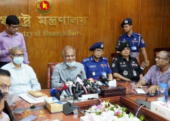 অপরাধের ঘটনায় আইনশৃঙ্খলা বাহিনী যথাসম্ভব দ্রুত ব্যবস্থা নিচ্ছে- স্বরাষ্ট্র উপদেষ্টা