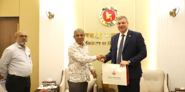 বেলারুশকে ঢাকায় দূতাবাস খোলার অনুরোধ স্বরাষ্ট্র উপদেষ্টার