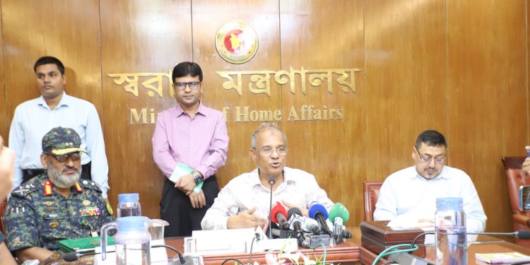 ৫ আগস্ট নিয়ে সরকার সতর্ক অবস্থানে রয়েছে- স্বরাষ্ট্র উপদেষ্টা