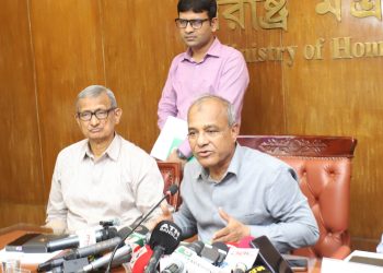 নির্বাচনের আগে এসপি-ওসিদের বদলি হবে লটারির মাধ্যমে- স্বরাষ্ট্র উপদেষ্টা