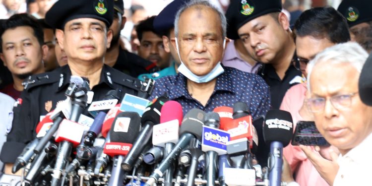 প্রধান উপদেষ্টার ঘোষিত সময় অনুযায়ী নির্বাচন অনুষ্ঠিত হবে- স্বরাষ্ট্র ও কৃষি উপদেষ্টা