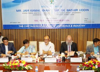 চট্রগ্রামের ব্যাবসায়ী নেতাদের সাথে বাণিজ্য উপদেষ্টা শেখ বশিরউদ্দীন ও পাকিস্তানের বাণিজ্যমন্ত্রী জাম কামাল খানের বৈঠক