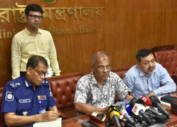 অন্তর্বর্তী সরকারের মেয়াদে ১৬০৪টি সড়ক অবরোধ করে আন্দোলন হয়েছে- স্বরাষ্ট্র উপদেষ্টা