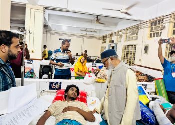 আহত শিক্ষার্থীদের চিকিৎসার খোঁজখবর নিতে মধ্যরাতে চমেক হাসপাতালে ধর্ম উপদেষ্টা