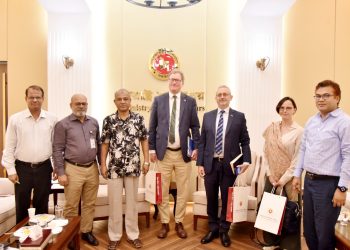 স্বরাষ্ট্র উপদেষ্টার সাথে ইউরোপীয় কমিশনের অভিবাসন ও আশ্রয় বিষয়ক পরিচালক মিশেল শটার(Michael Shotter) এর সৌজন্য সাক্ষাৎ