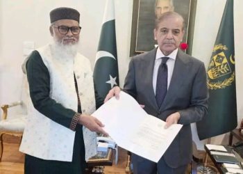 পাকিস্তানের প্রধানমন্ত্রীর সাথে ধর্ম উপদেষ্টার সাক্ষাৎ