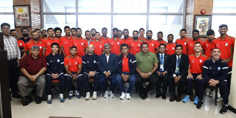নেপাল থেকে বিশেষ ফ্লাইটে দেশের উদ্দেশ্যে রওনা দিয়েছে জাতীয় ফুটবল দল