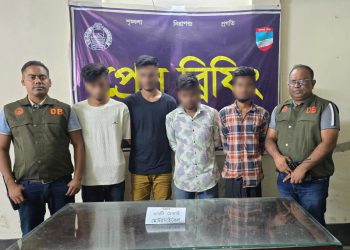 জেলা গোয়েন্দা শাখা(ডিবি), যশোরের বিশেষ অভিযানে আন্তঃ জেলা মোটরসাইকেল চোর চক্রের ০৪(চার) সদস্য গ্রেফতার ও ০৭(সাত) টি চোরাই মোটরসাইকেল উদ্ধার