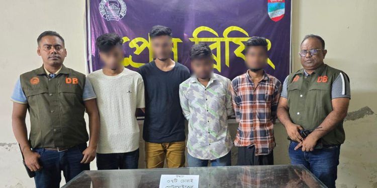 জেলা গোয়েন্দা শাখা(ডিবি), যশোরের বিশেষ অভিযানে আন্তঃ জেলা মোটরসাইকেল চোর চক্রের ০৪(চার) সদস্য গ্রেফতার ও ০৭(সাত) টি চোরাই মোটরসাইকেল উদ্ধার