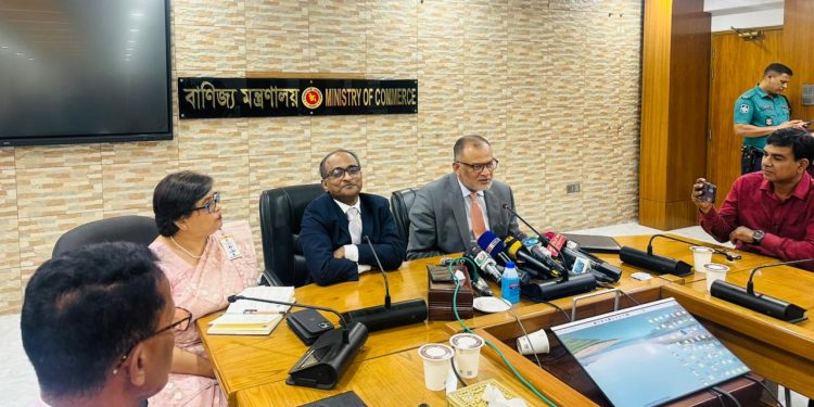 বাণিজ্য ঘাটতি কমাতে পারলে মার্কিন শুল্ক হ্রাসের সম্ভাবনা রয়েছে: বাণিজ্য উপদেষ্টা